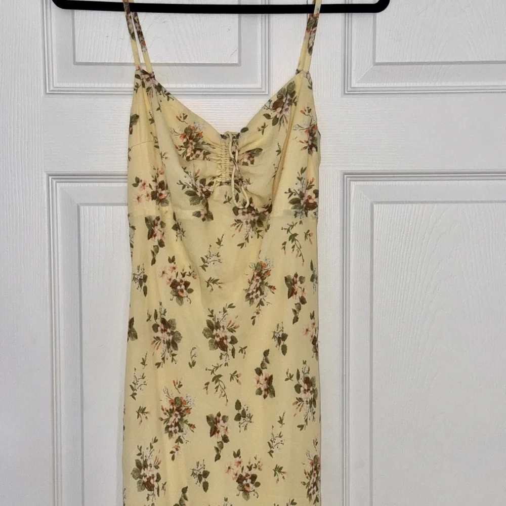 Yellow Floral Maxi Dress - Brand: Abercrombie & Fitch- size Medium